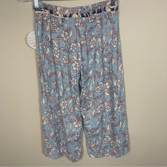 Gypsies & Moondust Cropped Floral Pull On Rayon Pants - Picture 11 of 15